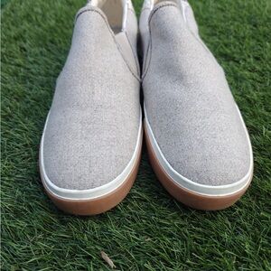 Dolce Vita Zaylor slip-on sneakers Womens Size 9.5 gum sole wheat tan cream